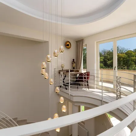 Luxury Lionea In For 10 People With Sea View & Private Pool Villa *