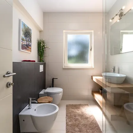 Luxury Lionea In For 10 People With Sea View & Private Pool Villa