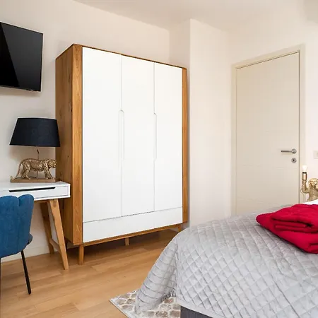 Luxury Lionea In For 10 People With Sea View & Private Pool Villa *