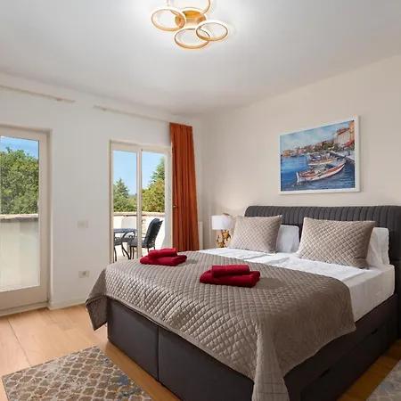 Luxury Lionea In For 10 People With Sea View & Private Pool Villa Porec