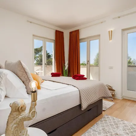 Luxury Lionea In For 10 People With Sea View & Private Pool Porec