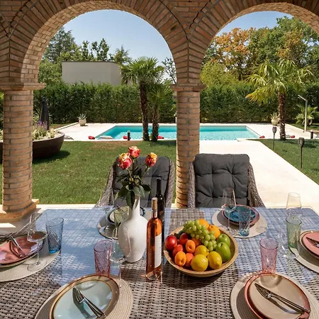 Luxury Lionea In For 10 People With Sea View & Private Pool Villa *